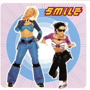 ดาวน์โหลดและฟังเพลง Kissy, Kissy พร้อมเนื้อเพลงจาก Smile.DK