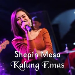 Dengarkan Kalung Emas (其他) lagu dari Shepin Mesa dengan lirik