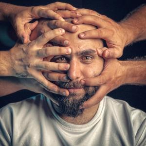 ดาวน์โหลดและฟังเพลง ahmed troy - أيام زمان - احمد تروي (Explicit) พร้อมเนื้อเพลงจาก Ahmed Troy