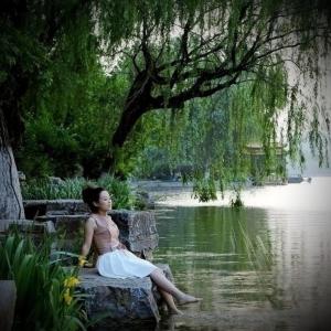 Listen to 红军从咱会理过（凉山歌舞团演唱版） (完整版) song with lyrics from 代伐钟