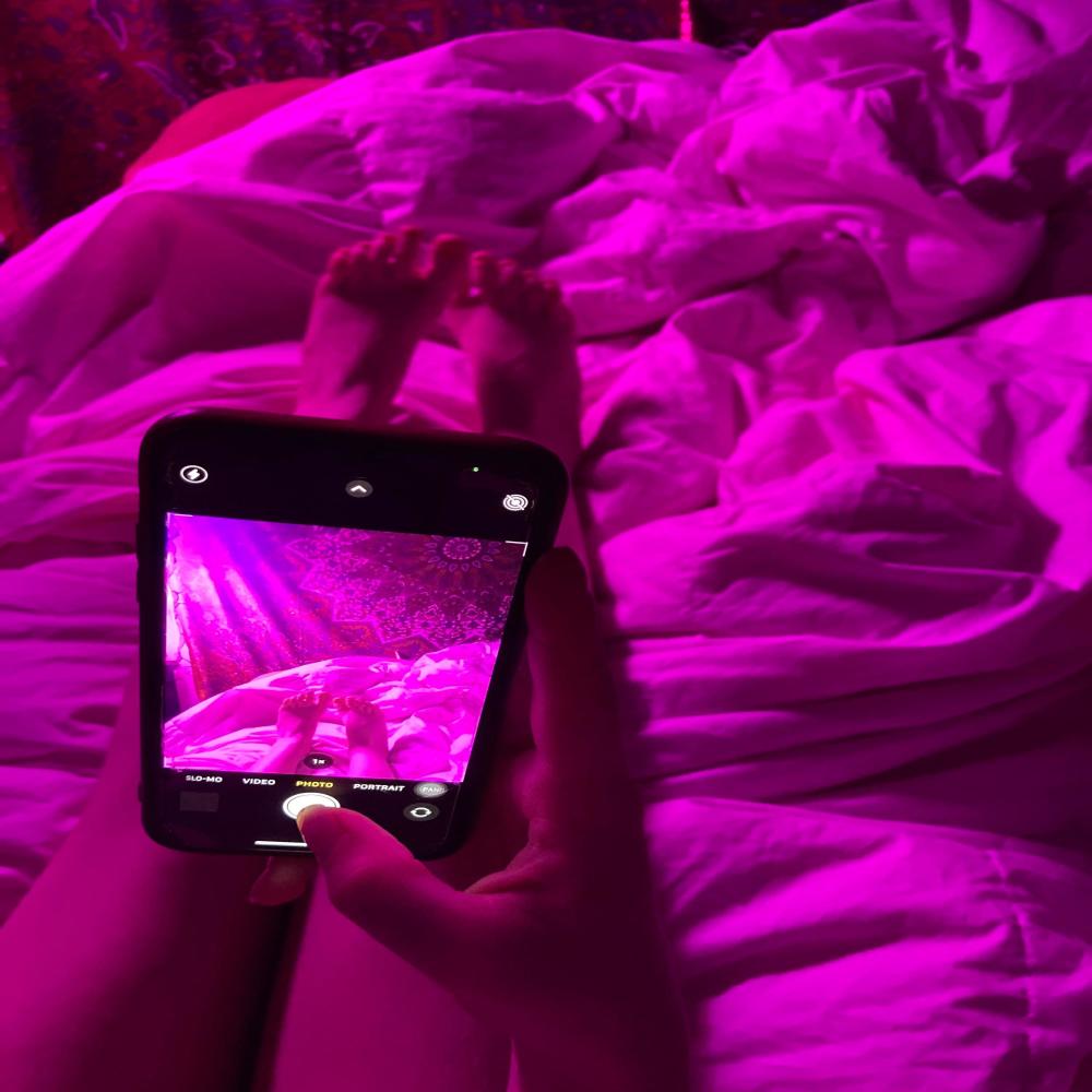 pretty pink toes (Explicit)