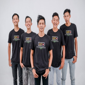 Dengarkan lagu Salam Tresno nyanyian Loro Ati Official dengan lirik