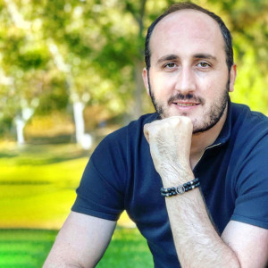 Dengarkan lagu Once Upon a Time in America nyanyian Davit Matevosyan dengan lirik