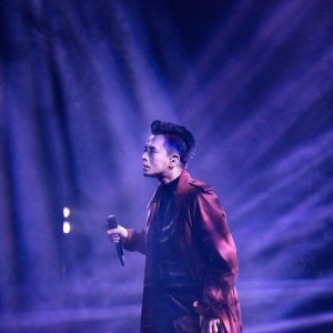 收聽黃耀明的天蠶變 (Live)歌詞歌曲