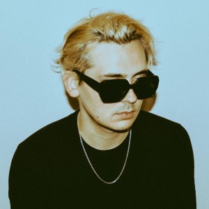 Alexander James Healey ดาวน์โหลดและฟังเพลงฮิตจาก Alexander James Healey