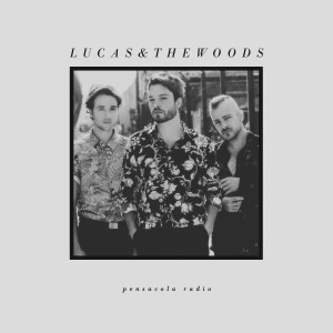 ดาวน์โหลดและฟังเพลง Radio พร้อมเนื้อเพลงจาก Lucas & The Woods