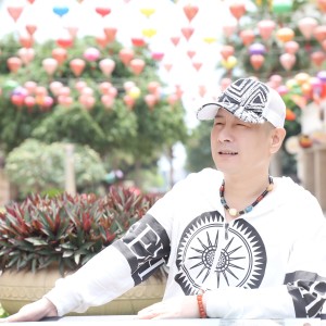 Listen to 放手成全 (伴奏) song with lyrics from 高峰