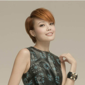 收聽容祖兒的我要玩 (百老匯廣告歌) (Radio Mix)歌詞歌曲