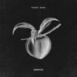 Dengarkan Identity lagu dari Velvet Moon dengan lirik