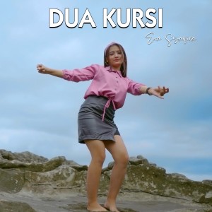 Dengarkan Dua Kursi lagu dari Era Syaqira dengan lirik