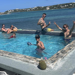 Ellison Bay的專輯Villa In Anguilla (feat. John Schneider)