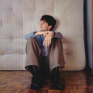 ดาวน์โหลดและฟังเพลง bad emotions พร้อมเนื้อเพลงจาก Henry Moodie