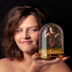 Listen to Mes Cartes (Remix) song with lyrics from Camille Feist