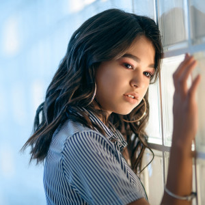 Listen to Королева song with lyrics from Kamila