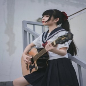 Dengarkan Cornfield Chase lagu dari 邓勃 dengan lirik
