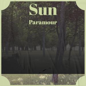 Dengarkan lagu Sun Paramour nyanyian Bentil Bekas dengan lirik