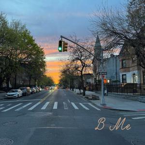 收聽John Young的B Me歌詞歌曲