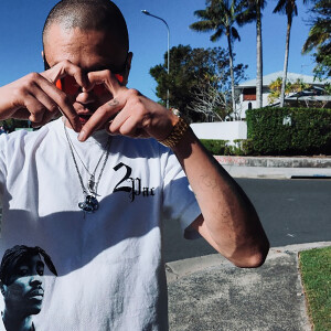 default playlist img