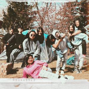 ดาวน์โหลดและฟังเพลง Espesyal พร้อมเนื้อเพลงจาก Enika