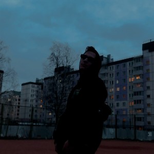 Dengarkan lagu Крутится nyanyian Masnt dengan lirik