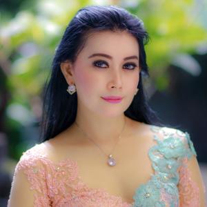 ดาวน์โหลดและฟังเพลง Kawih Kasmaran (feat. Wahyu Os) พร้อมเนื้อเพลงจาก Rere Reina
