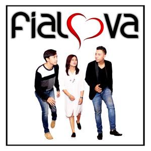 Dengarkan Tak Bisa Lepas lagu dari Fialova dengan lirik