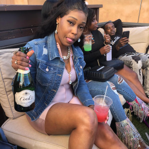 ดาวน์โหลดและฟังเพลง Joy พร้อมเนื้อเพลงจาก Bree