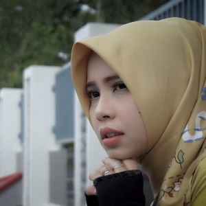 Dengarkan lagu Terjalin Kembali nyanyian Vanny Vabiola dengan lirik