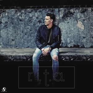 Dengarkan Manhattan Lounge lagu dari R.I.T.A. dengan lirik