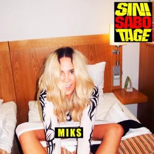 ดาวน์โหลดและฟังเพลง Miks (Explicit) พร้อมเนื้อเพลงจาก Sini Sabotage