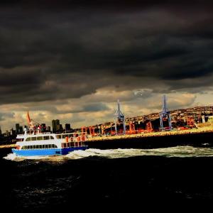 收聽Bülent Ünal的Bosphorus Waves (feat. Murat Sayın)歌詞歌曲