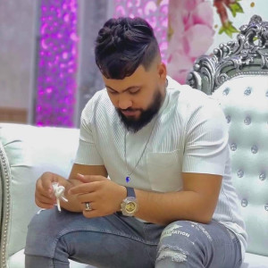 收聽Cheb Anouar Chitana的3ayach Wahdani歌詞歌曲