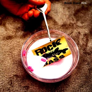 ดาวน์โหลดและฟังเพลง Milk พร้อมเนื้อเพลงจาก Rock Bass