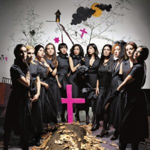 收聽Lucas Martí的A un Lado Mamá歌詞歌曲