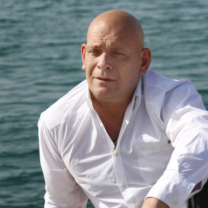 Dengarkan Furešte lagu dari Zoran Jelenkovic dengan lirik