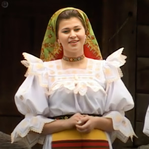 Listen to Horincuta De Cirese song with lyrics from Oana Tomoiaga