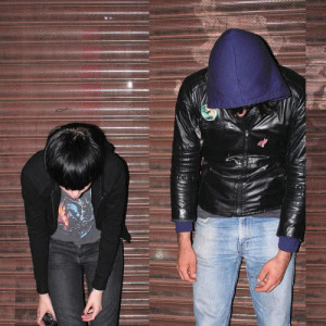 ดาวน์โหลดและฟังเพลง I Am Made Of Chalk (Album Version) พร้อมเนื้อเพลงจาก Crystal Castles