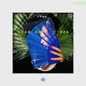 Dengarkan lagu DON'T LOOK BACK nyanyian EVDN. dengan lirik