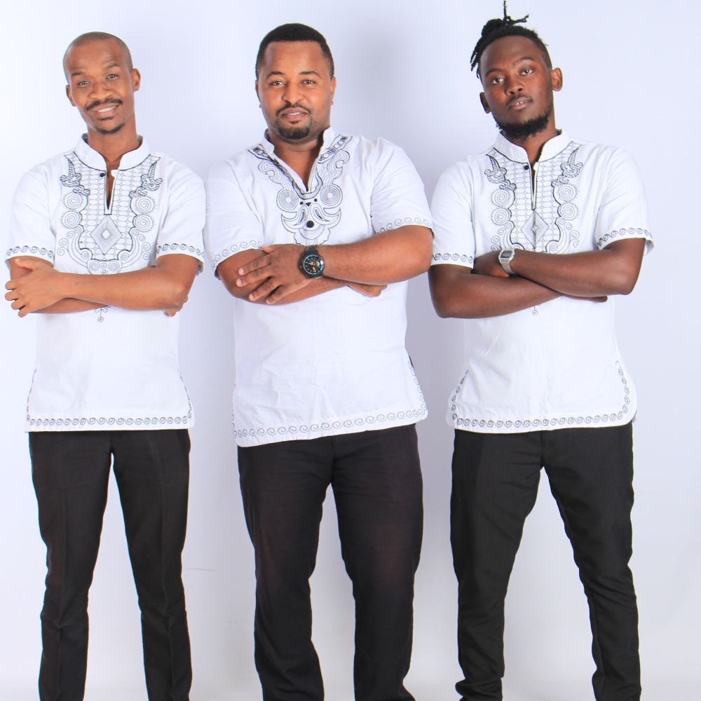 Siyenyukela(feat. Sibusiso, Kwanele & Vukile)