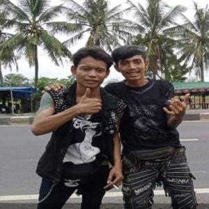 Dengarkan BUKTIKAN lagu dari Sosial Sosial dengan lirik