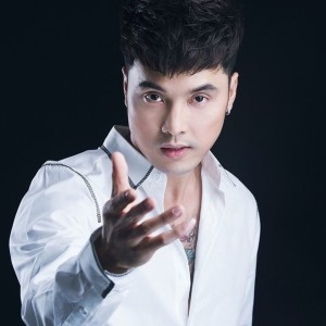 Dengarkan lagu Baby I Love You nyanyian Ưng Hoàng Phúc dengan lirik