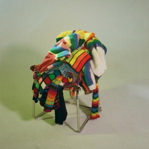 ดาวน์โหลดและฟังเพลง Rainbow Sweater พร้อมเนื้อเพลงจาก Liza Anne