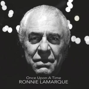 ดาวน์โหลดและฟังเพลง Can't Take My Eyes off You พร้อมเนื้อเพลงจาก Ronnie Lamarque