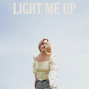 收聽Piper Byers的Light Me Up歌詞歌曲