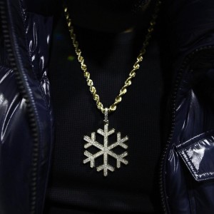 Dengarkan Frost N Face (Explicit) lagu dari Remy Frost dengan lirik