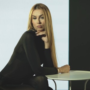 Listen to Omul de langa mine song with lyrics from Kore