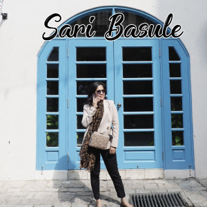 ดาวน์โหลดและฟังเพลง Amboyo พร้อมเนื้อเพลงจาก Sari Basule