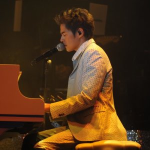 Listen to Cha Can Ting song with lyrics from 徐天佑