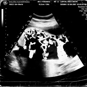 收聽AveKucher的Мошпіт в утробі (Explicit)歌詞歌曲