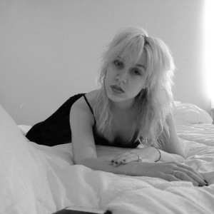 ดาวน์โหลดและฟังเพลง Sex and Candy พร้อมเนื้อเพลงจาก Sara Rachele